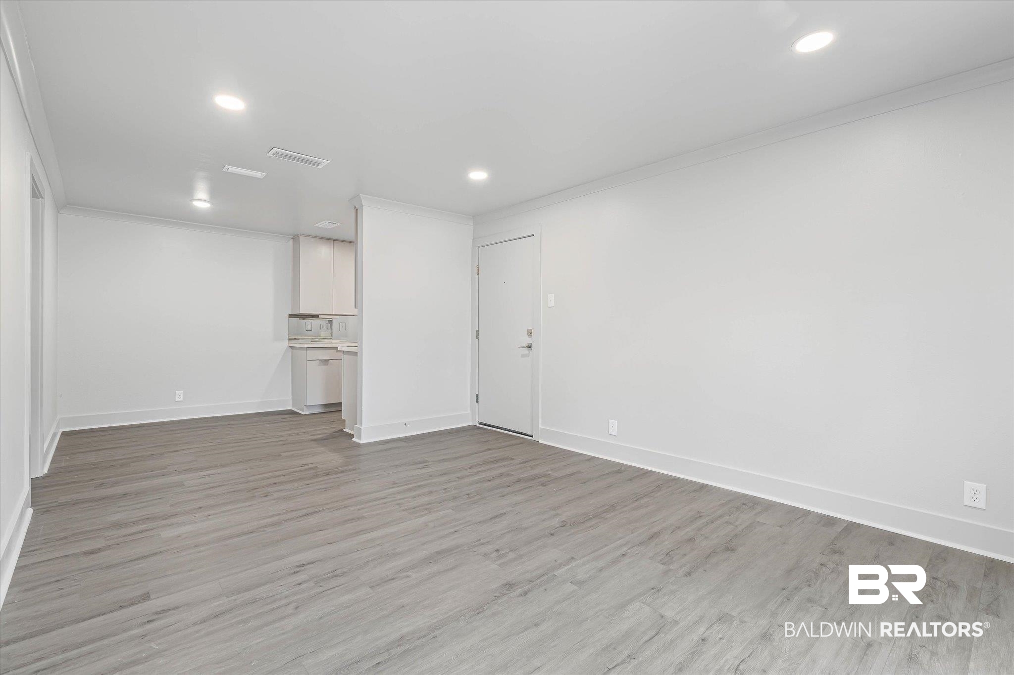 3655 Old Shell Road, Unit 712 Mobile, AL 36608 - Photo 4 of 19 Below grade area with light wood-type flooring, ornamental molding, and recessed lighting
