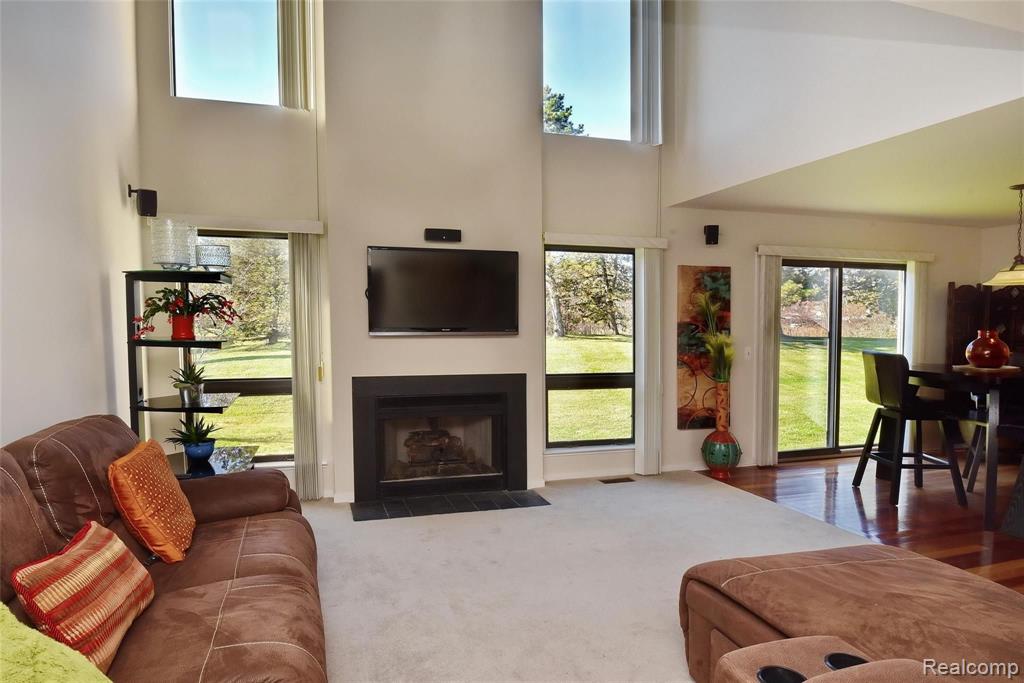 691 Charing Court Rochester Hills, MI 48307 - Photo 4 of 26