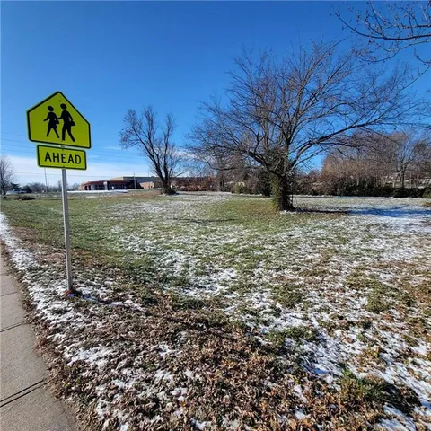 $90,000 | 404 Southeast 12th Street, Oak Grove, MO 64075