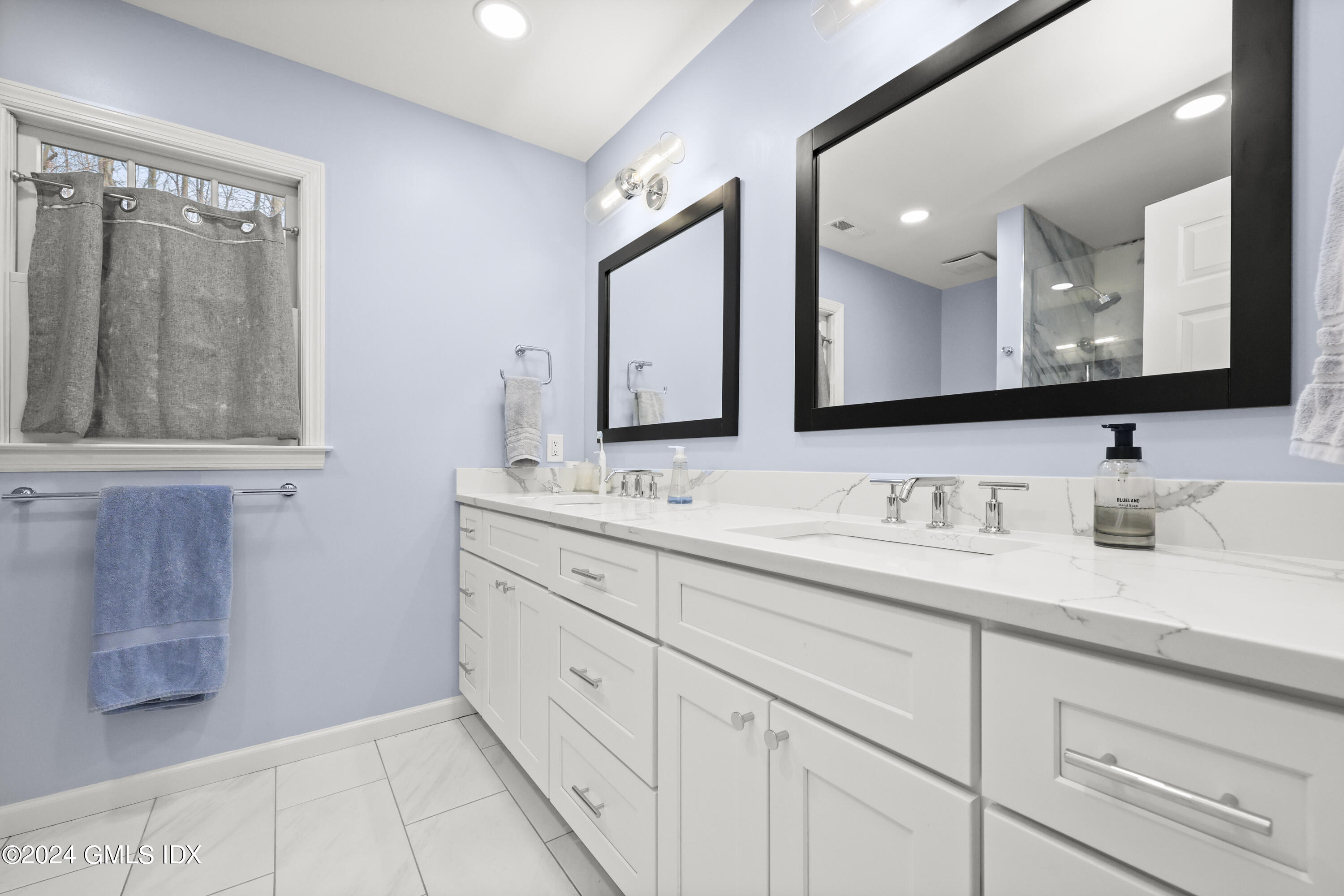 34 Loading Rock Road Riverside, CT 06878 - Photo 18 of 41 Primary Bath