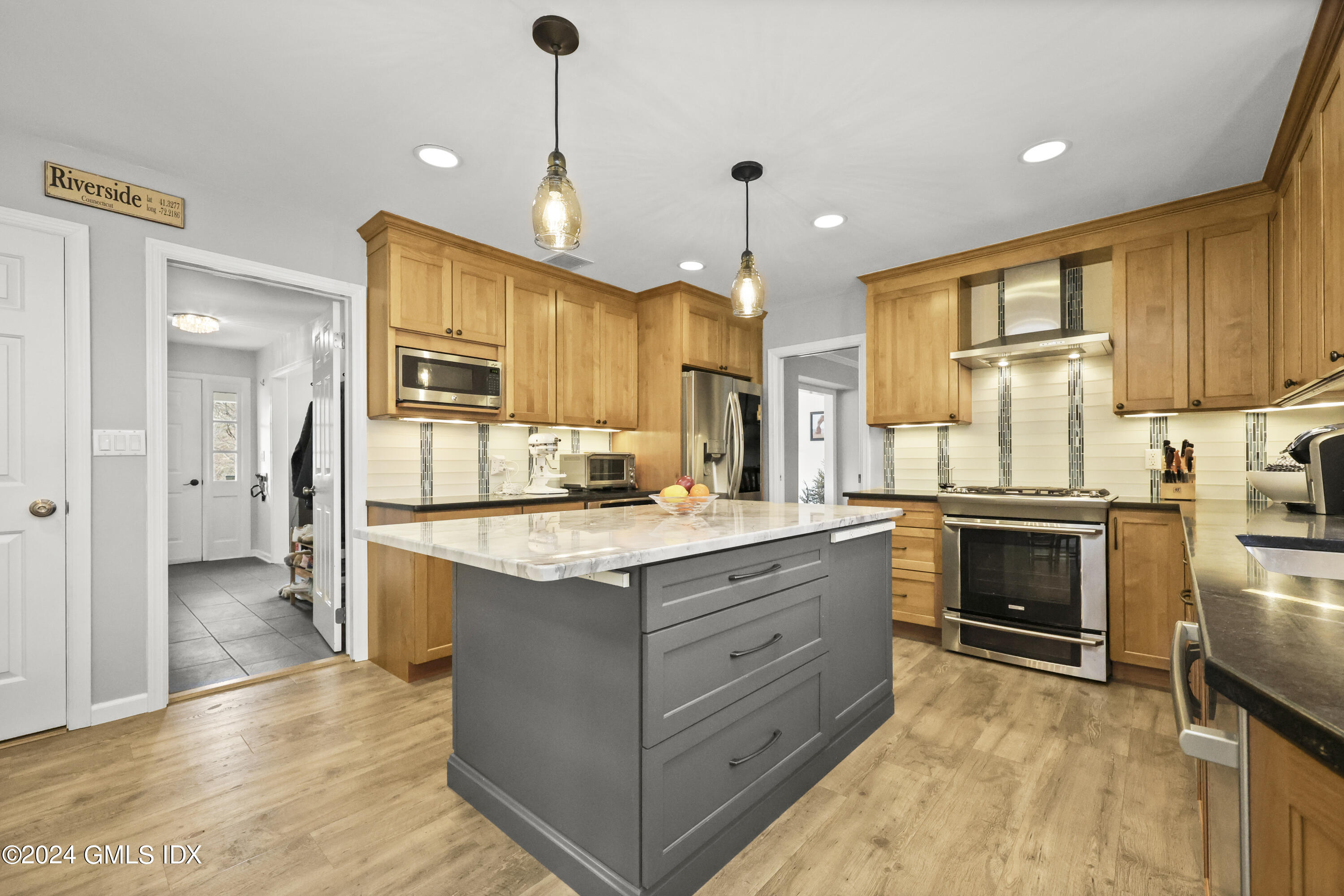 34 Loading Rock Road Riverside, CT 06878 - Photo 5 of 41 Country Kitchen