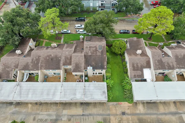 $2,400 | 2387 Crescent Park Drive, Unit 211, Houston, TX 77077