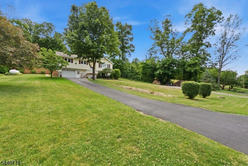 83 Layton Road Wantage, NJ 07461 - Photo 2 of 31