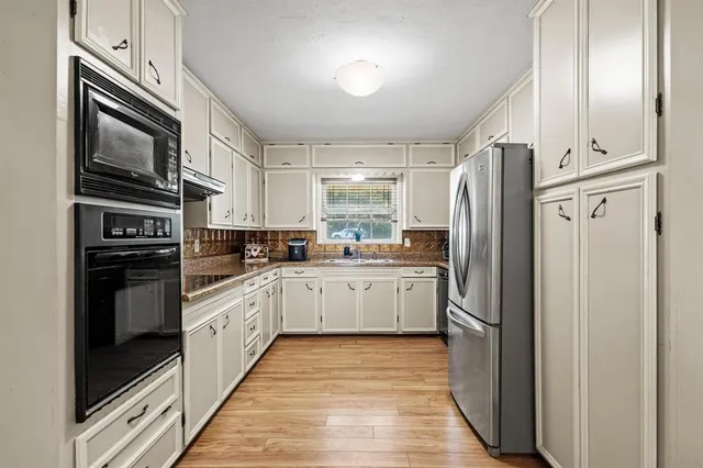 $340,000 | 2025 Woodlake Road, Denison, TX 75021