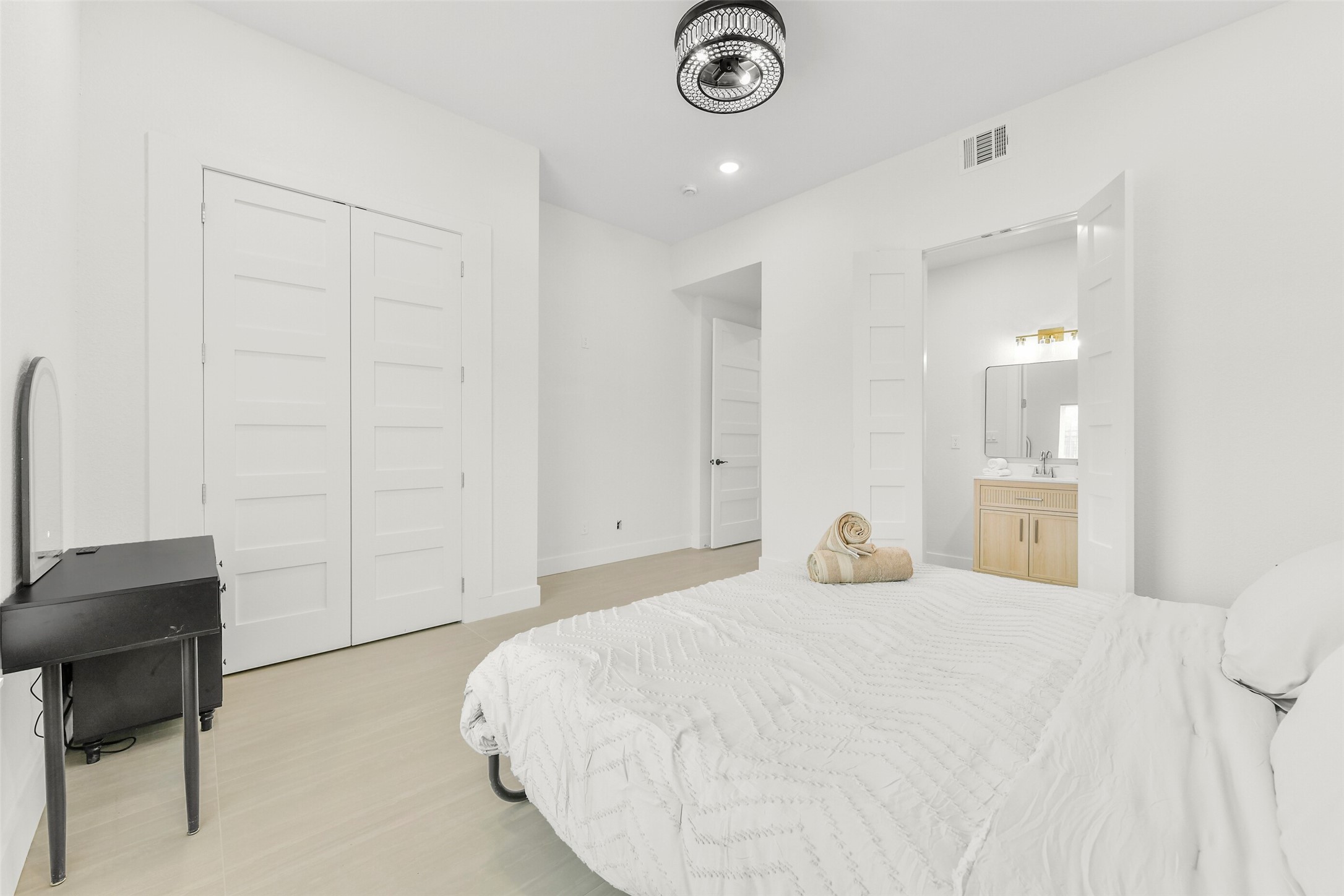 7103 Long Point Road, Unit B Houston, TX 77055 - Photo 10 of 16 Gallery Image 10