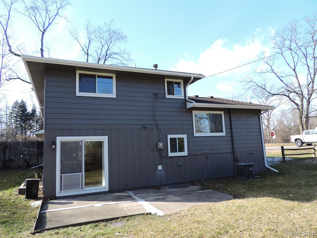 2174 Benstein Road Wolverine Lake, MI 48390 - Photo 5 of 28