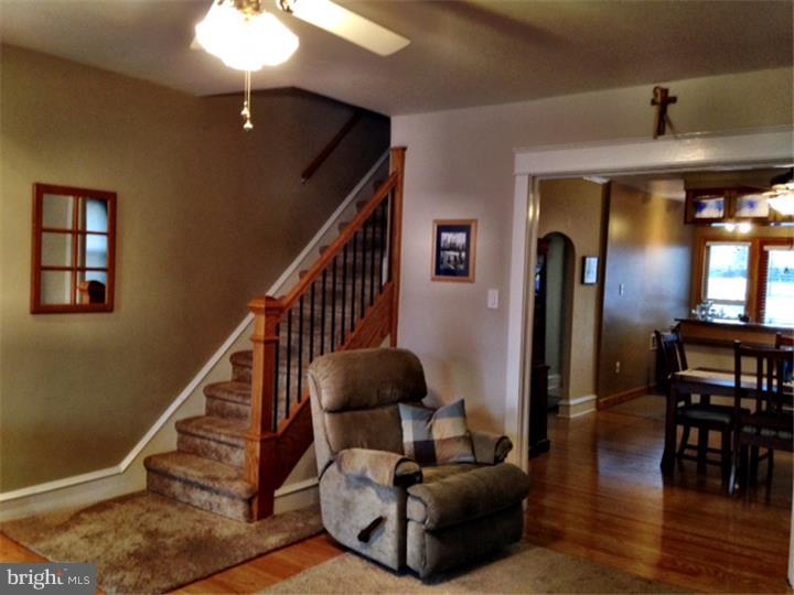 417 Spring Road Havertown, PA 19083 - Photo 5 of 25 Living Room