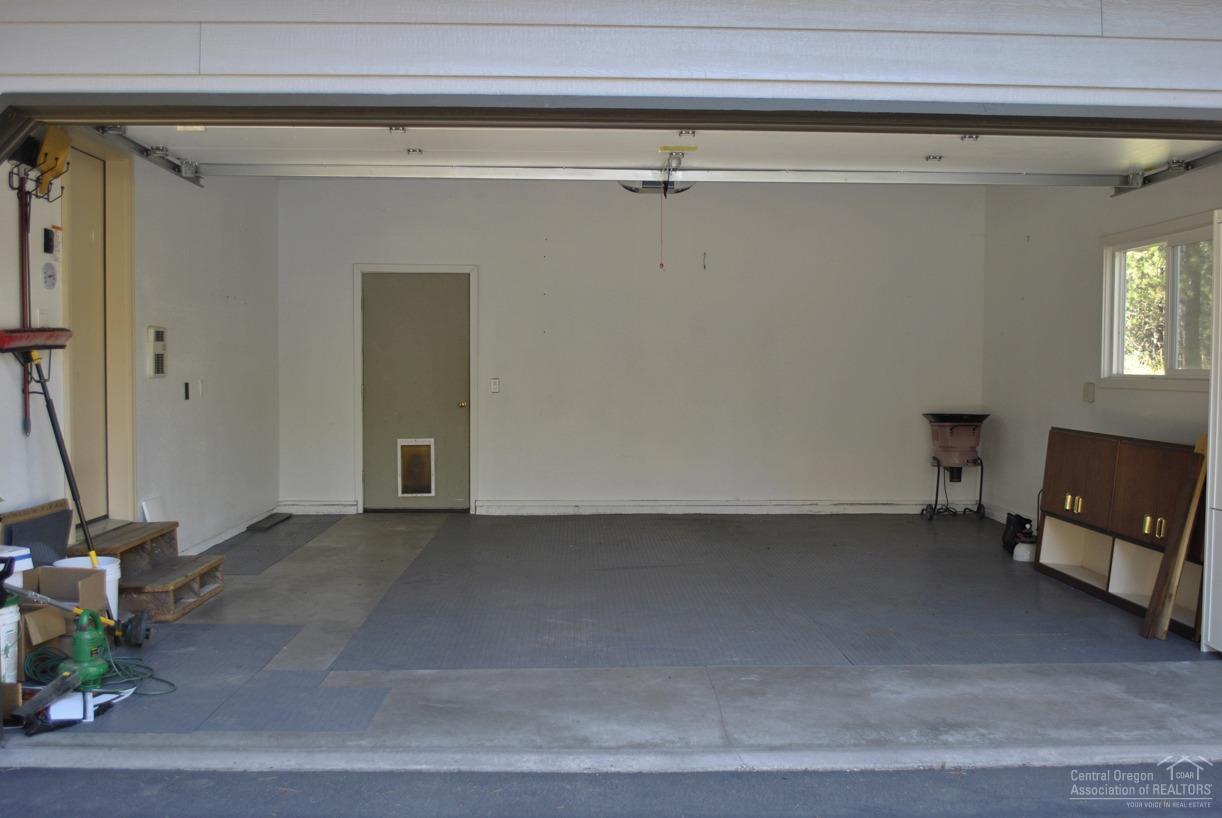 17200 Covina Road Bend, OR 97707 - Photo 25 of 25 Heated, insulated garage.