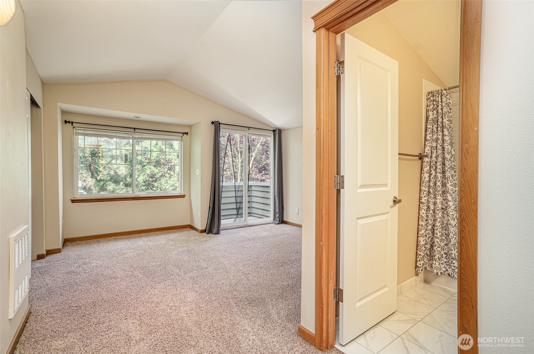 10710 Whitman Avenue North, Unit B Seattle, WA 98133 - Photo 11 of 18