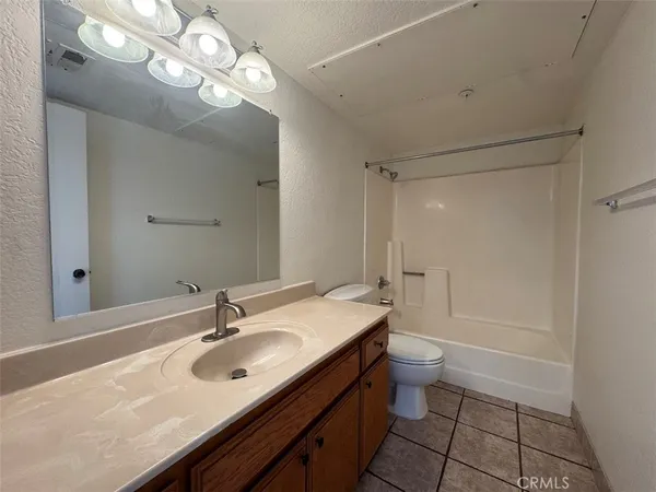 $1,880 | 77 North Holliston Avenue, Pasadena, CA 91106