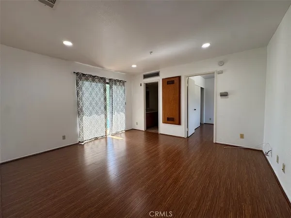 $1,880 | 77 North Holliston Avenue, Pasadena, CA 91106