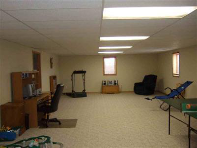 7833 Van Cleve Road Vassar, MI 48768 - Photo 5 of 11 20271694-4.JPG