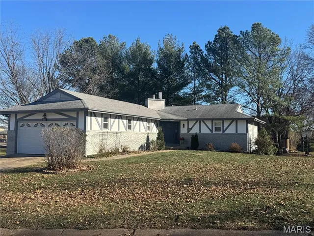 $440,000 | 266 Savoy Drive, Lake St. Louis, MO 63367
