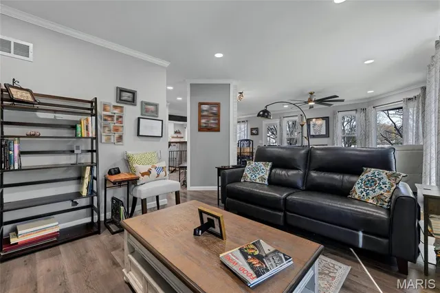 $440,000 | 266 Savoy Drive, Lake St. Louis, MO 63367