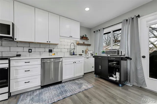 $440,000 | 266 Savoy Drive, Lake St. Louis, MO 63367