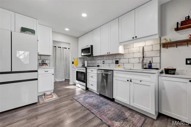 $440,000 | 266 Savoy Drive, Lake St. Louis, MO 63367