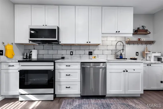 $440,000 | 266 Savoy Drive, Lake St. Louis, MO 63367