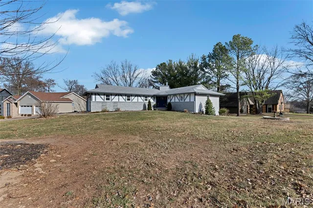 $440,000 | 266 Savoy Drive, Lake St. Louis, MO 63367
