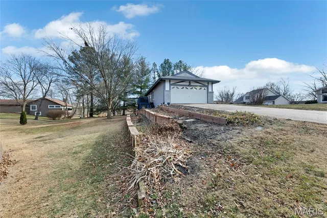 $440,000 | 266 Savoy Drive, Lake St. Louis, MO 63367