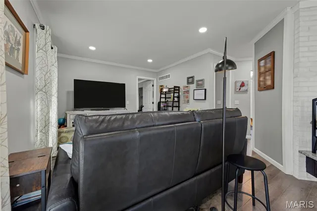 $440,000 | 266 Savoy Drive, Lake St. Louis, MO 63367