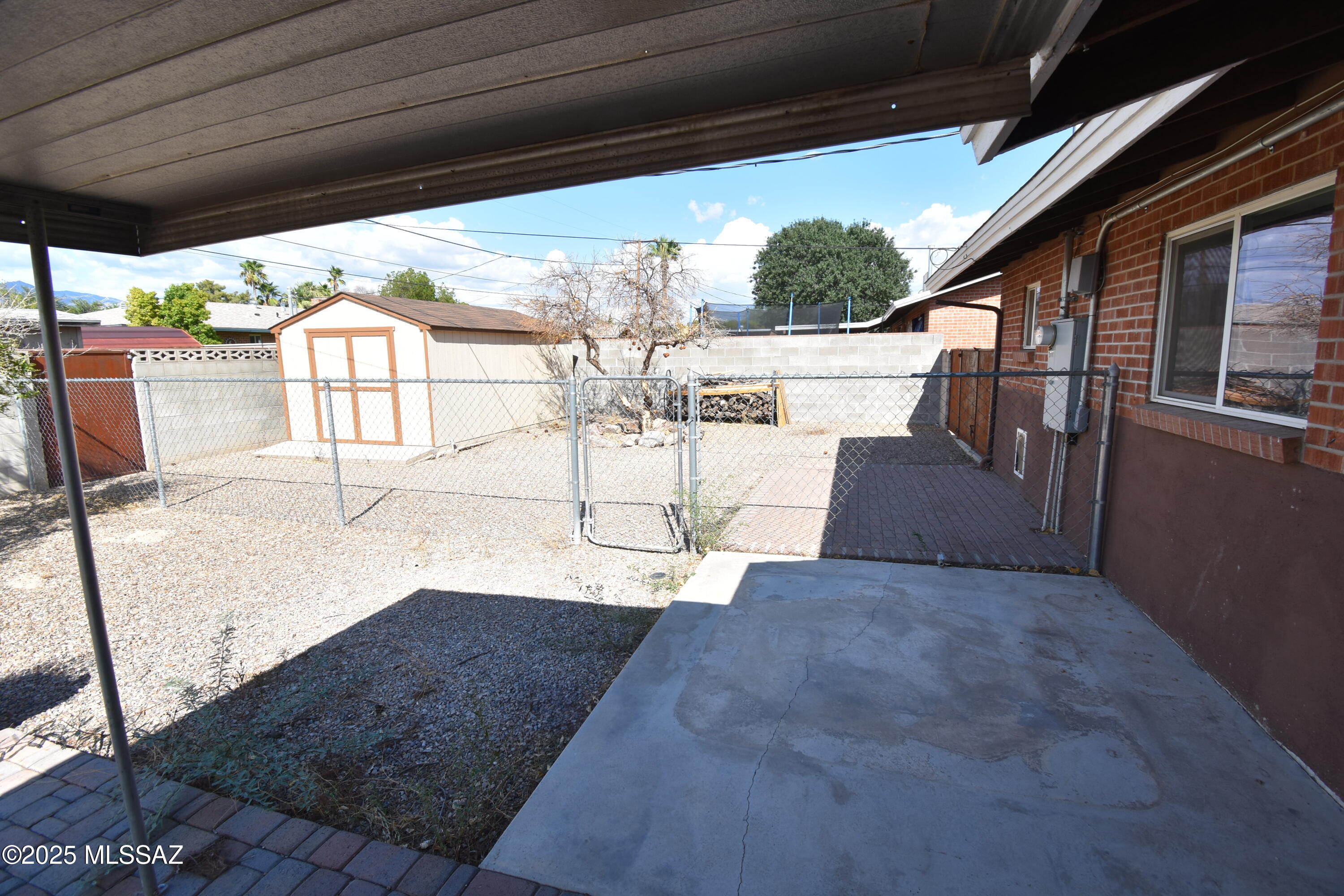 5501 East Spring Street Tucson, AZ 85712 - Photo 6 of 32 a view of a porch