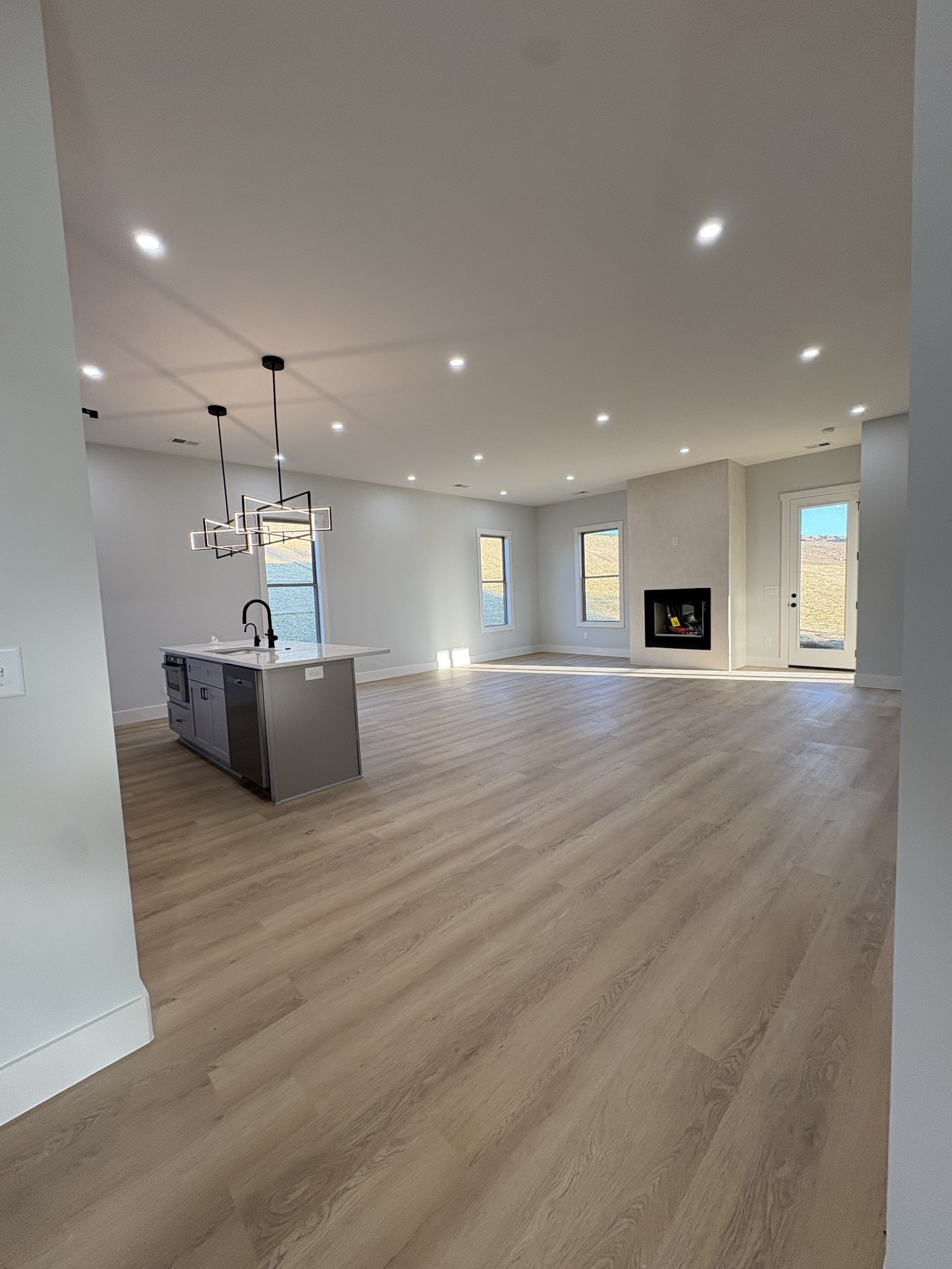 2953 Wixtown Road Westmoreland, TN 37186 - Photo 9 of 35 a large room with kitchen view