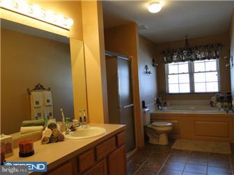637 Surrey Road Sewell, NJ 08080 - Photo 9 of 11 Bathroom