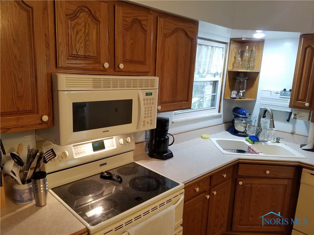 3018 Seaman Road Oregon, OH 43616 - Photo 4 of 26 Gallery Image 4