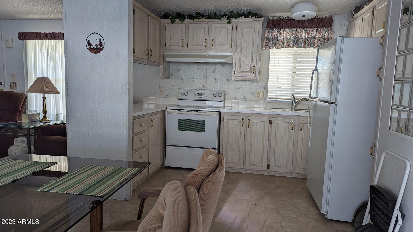 2605 South Tomahawk Road, Unit 116 Apache Junction, AZ 85119 - Photo 4 of 11 1 kitchen