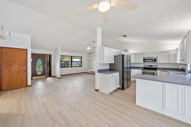 $3,000 | 489 Southeast Evergreen Terrace, Port St. Lucie, FL 34983