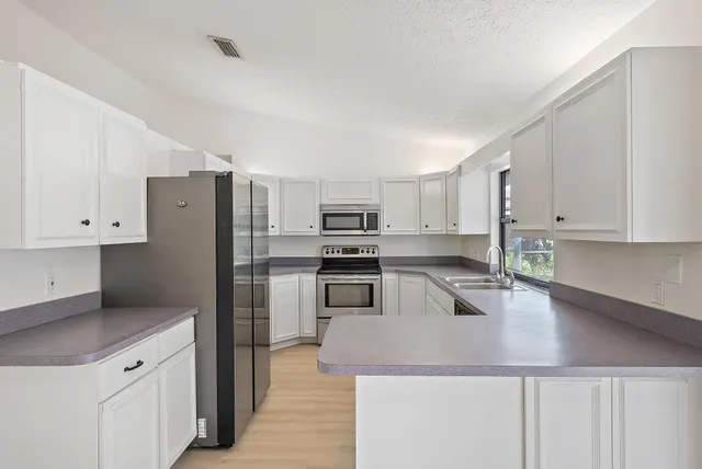 $3,000 | 489 Southeast Evergreen Terrace, Port St. Lucie, FL 34983