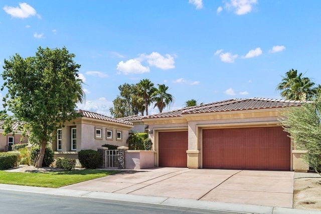a view of a white building with a fountain