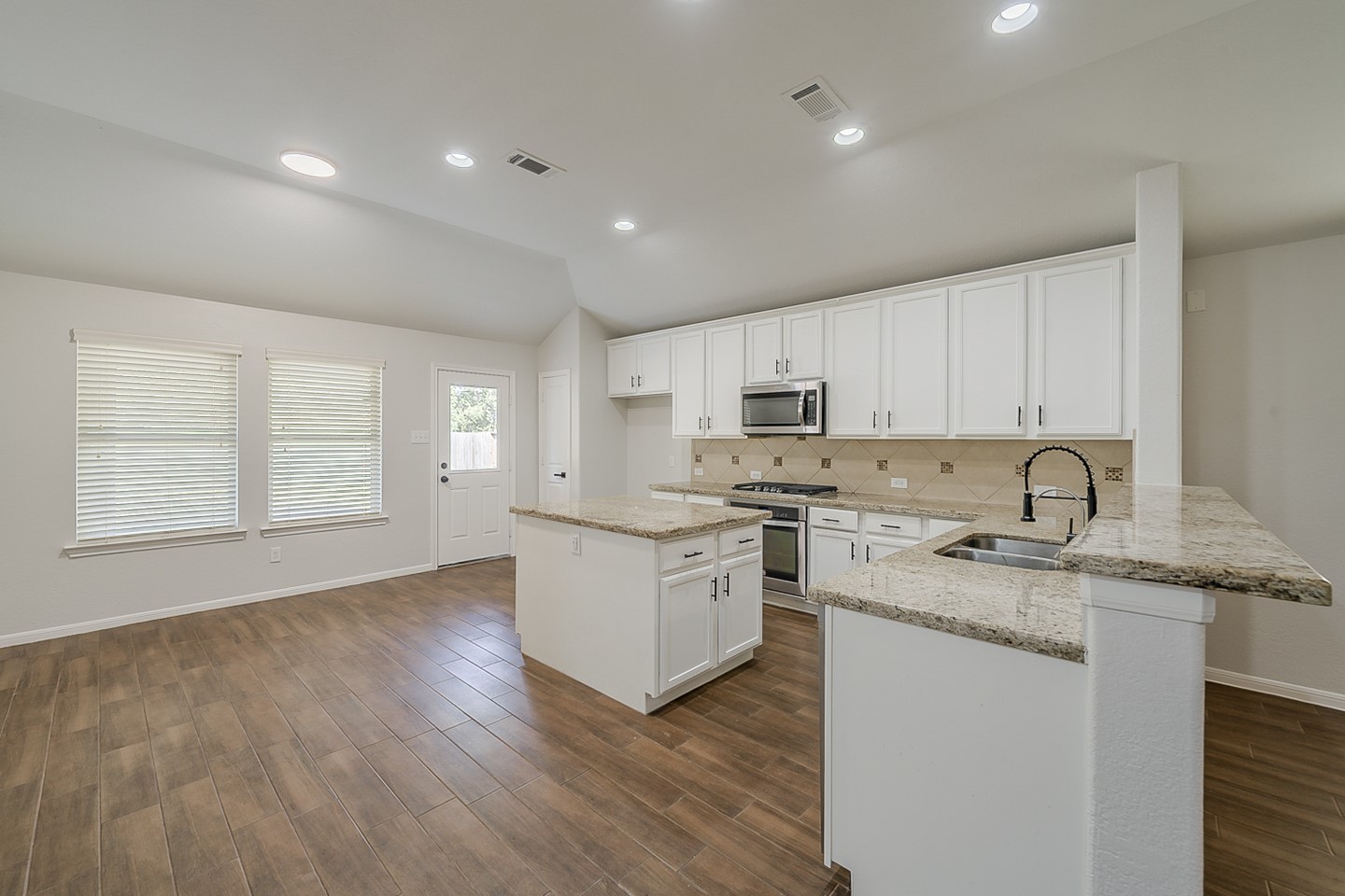 9610 Ocean Drive Rosharon, TX 77583 - Photo 2 of 20