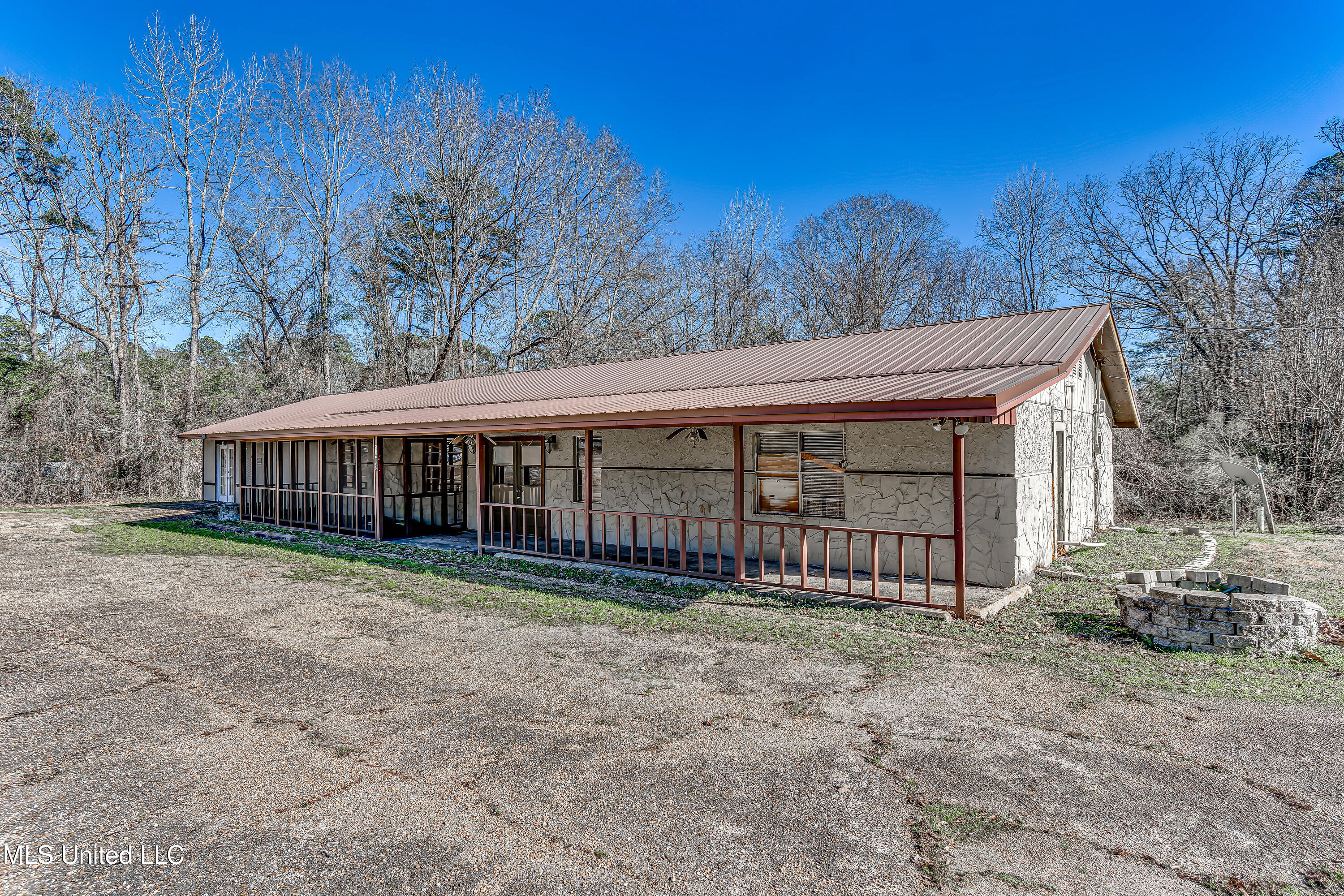 1403 Old Lake Road Brandon, MS 39042 - Photo 1 of 21 Front view