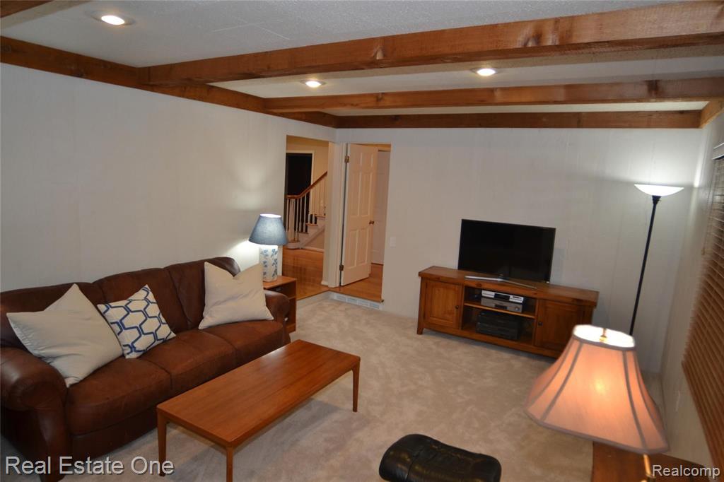 33877 Hunters Pointe Road Farmington Hills, MI 48331 - Photo 14 of 44