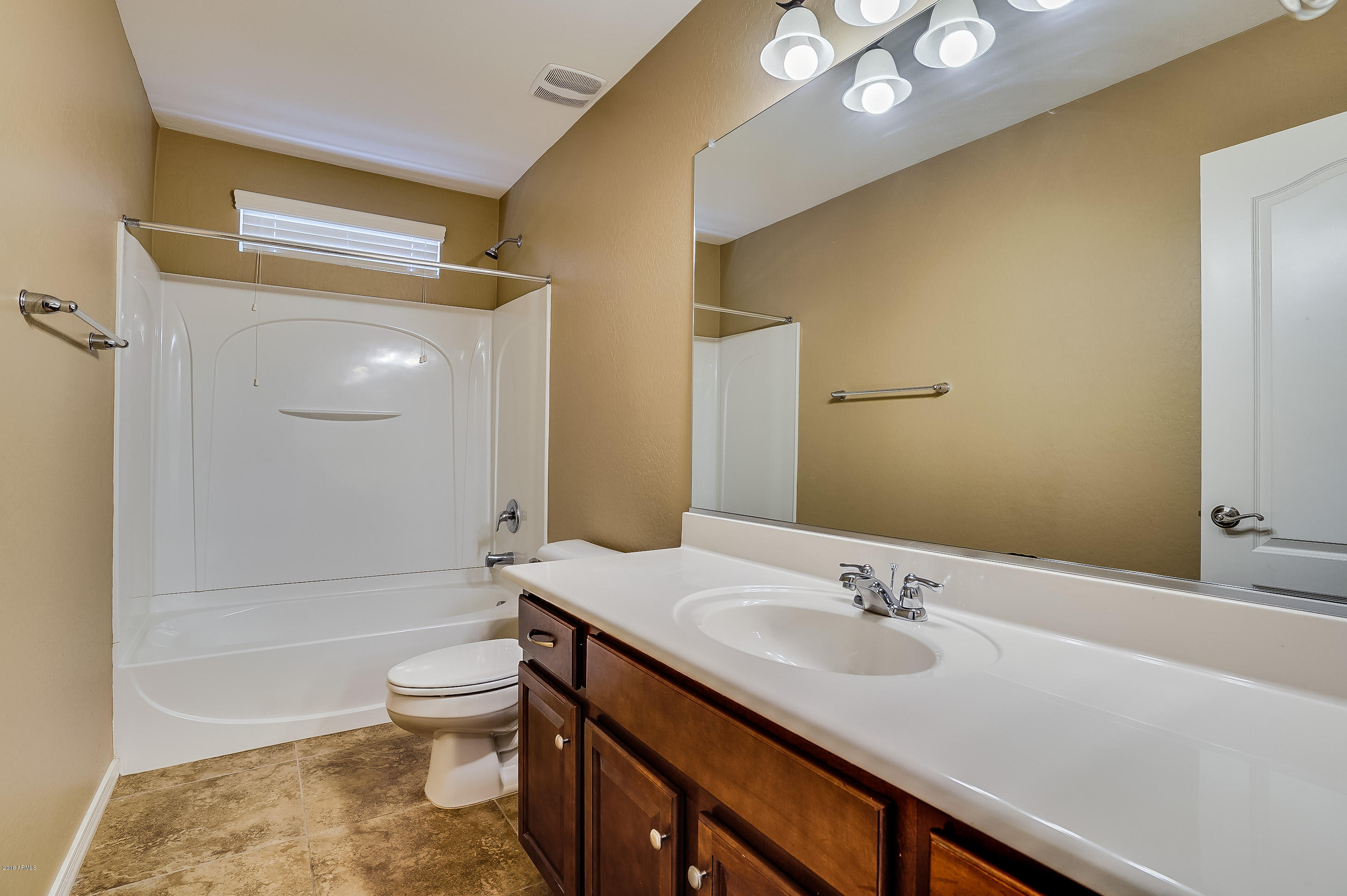 850 South Henry Lane Gilbert, AZ 85296 - Photo 29 of 55 Guest Bathroom