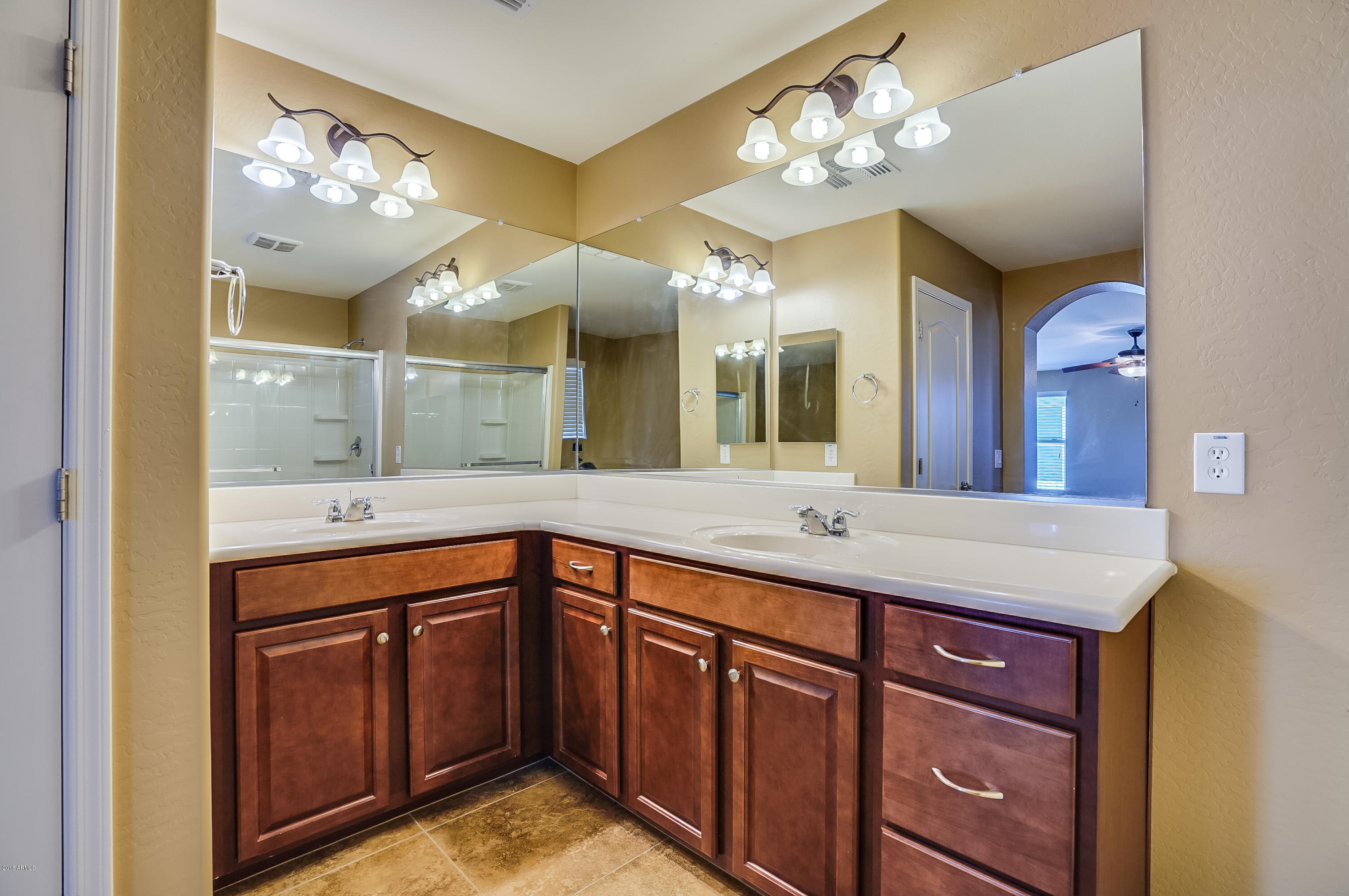 850 South Henry Lane Gilbert, AZ 85296 - Photo 38 of 55 Master Bathroom