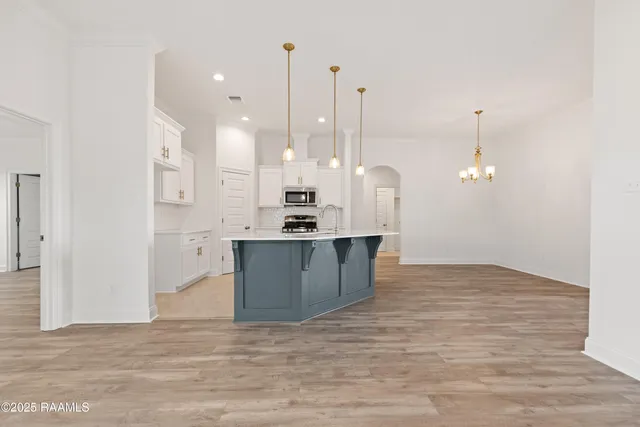 $292,500 | 208 Long Creek Lane, Scott, LA 70583