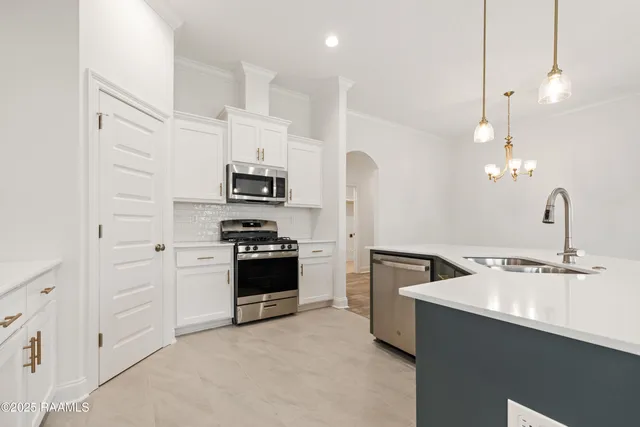 $292,500 | 208 Long Creek Lane, Scott, LA 70583