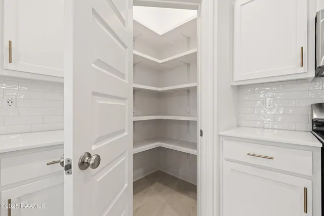 $292,500 | 208 Long Creek Lane, Scott, LA 70583