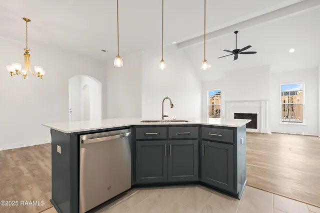 $292,500 | 208 Long Creek Lane, Scott, LA 70583