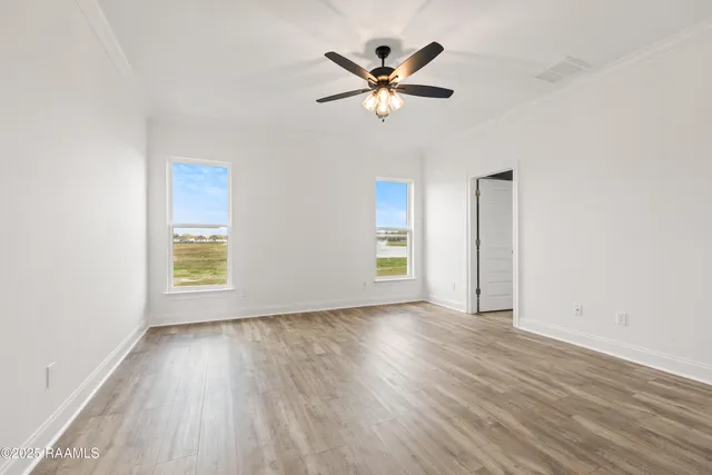 $292,500 | 208 Long Creek Lane, Scott, LA 70583