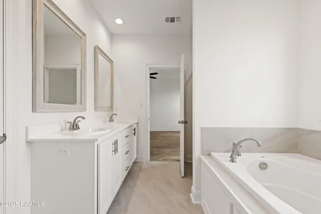 $292,500 | 208 Long Creek Lane, Scott, LA 70583