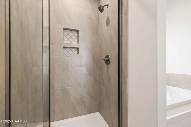 $292,500 | 208 Long Creek Lane, Scott, LA 70583