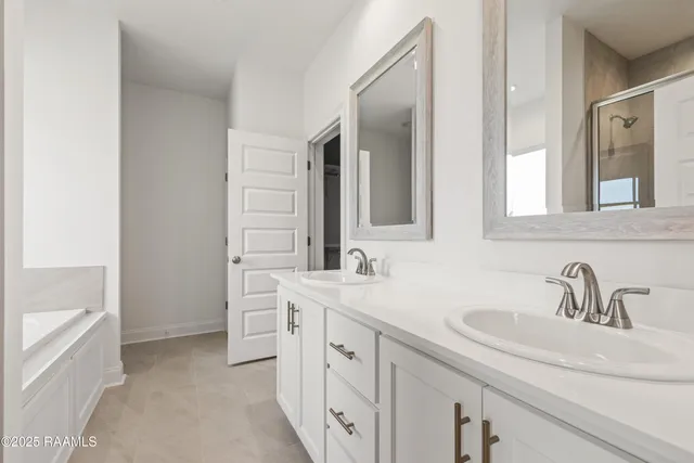 $292,500 | 208 Long Creek Lane, Scott, LA 70583