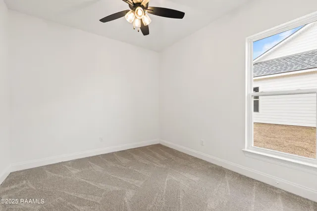 $292,500 | 208 Long Creek Lane, Scott, LA 70583