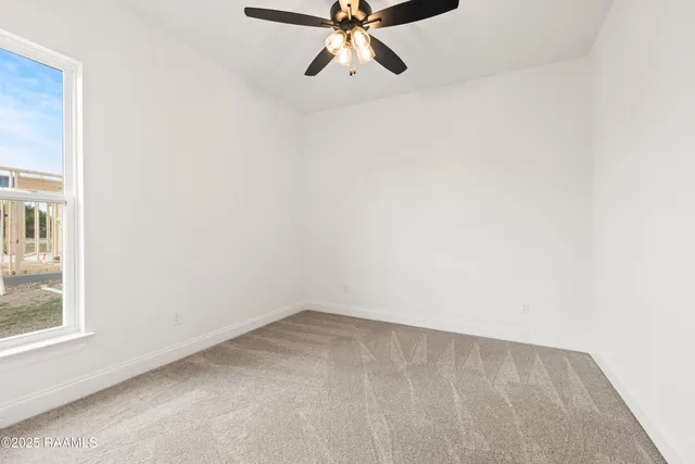 $292,500 | 208 Long Creek Lane, Scott, LA 70583