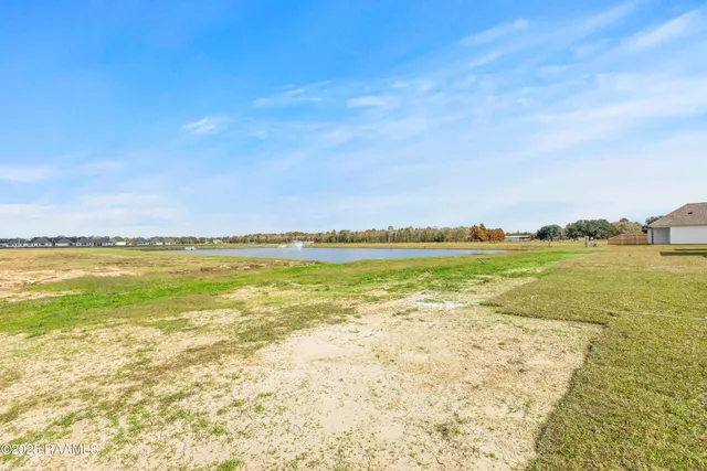 $292,500 | 208 Long Creek Lane, Scott, LA 70583