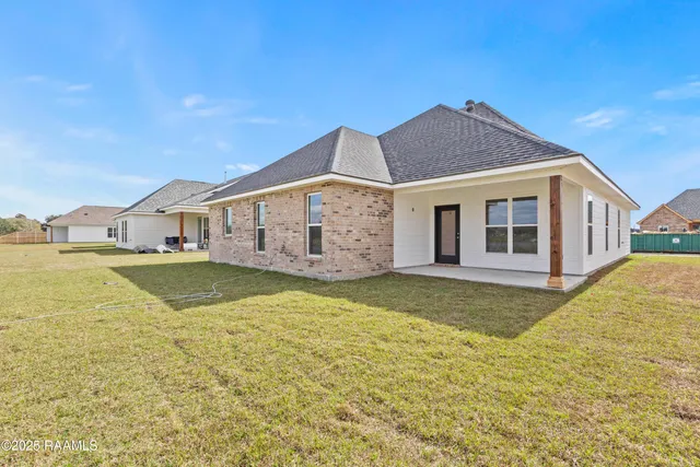 $292,500 | 208 Long Creek Lane, Scott, LA 70583