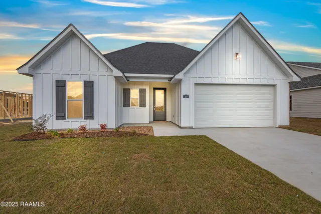 $292,500 | 208 Long Creek Lane, Scott, LA 70583